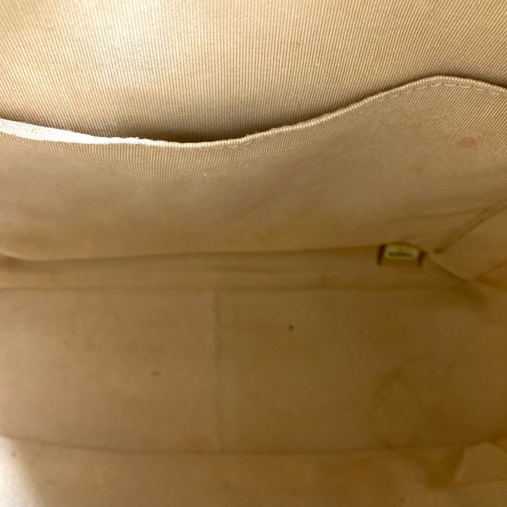 CHANEL White Caviar Leather Logo Shoulder Bag - Picture 8 of 16